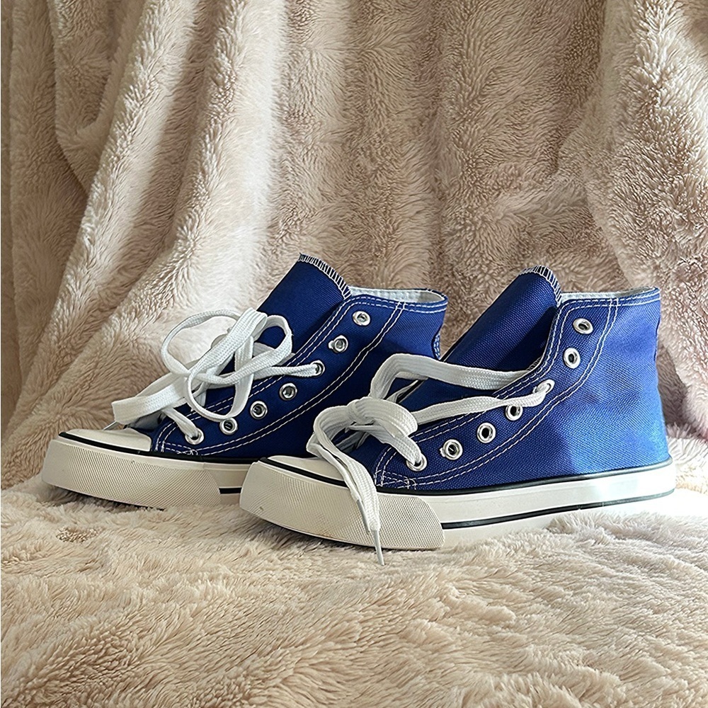 NWOT ANKLE HIGH TOPS